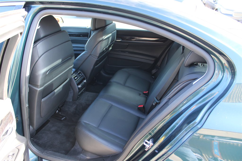 2009 BMW 7-Series 750i photo