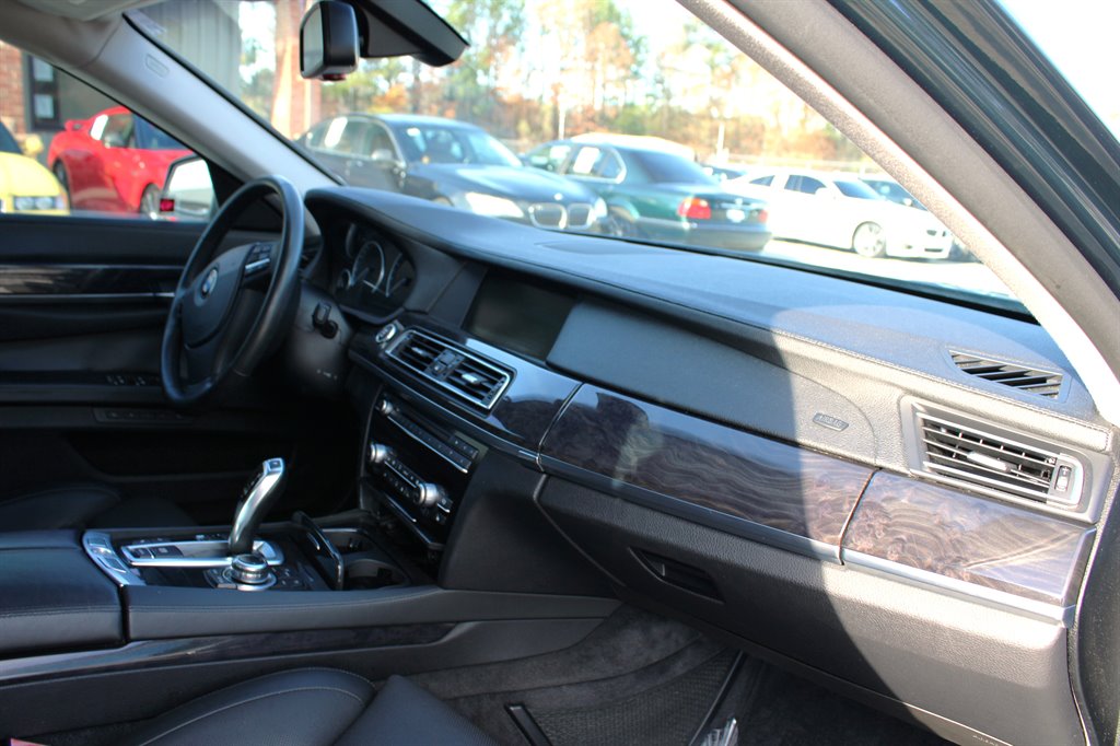 2009 BMW 7-Series 750i photo