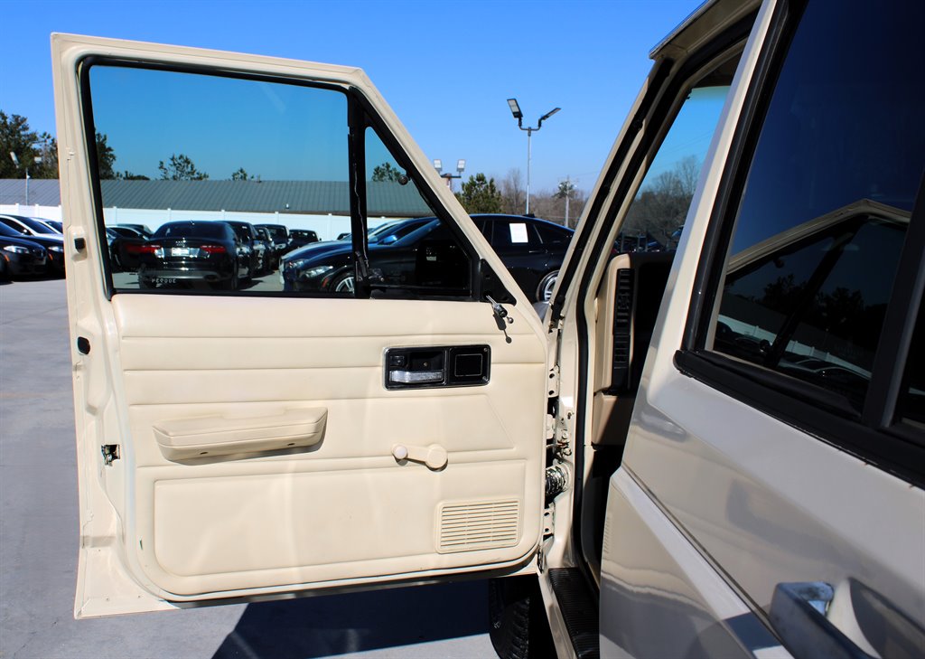 1989 Jeep Cherokee photo