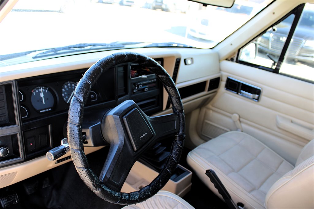1989 Jeep Cherokee photo