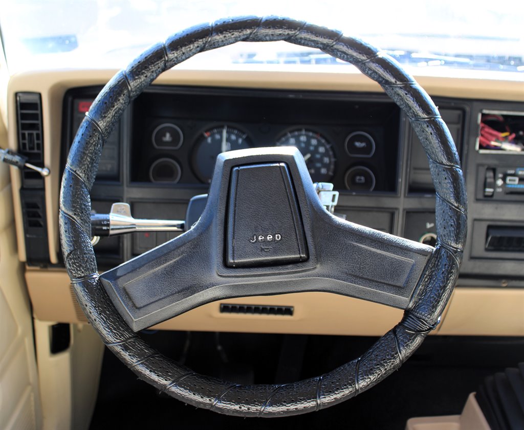 1989 Jeep Cherokee photo