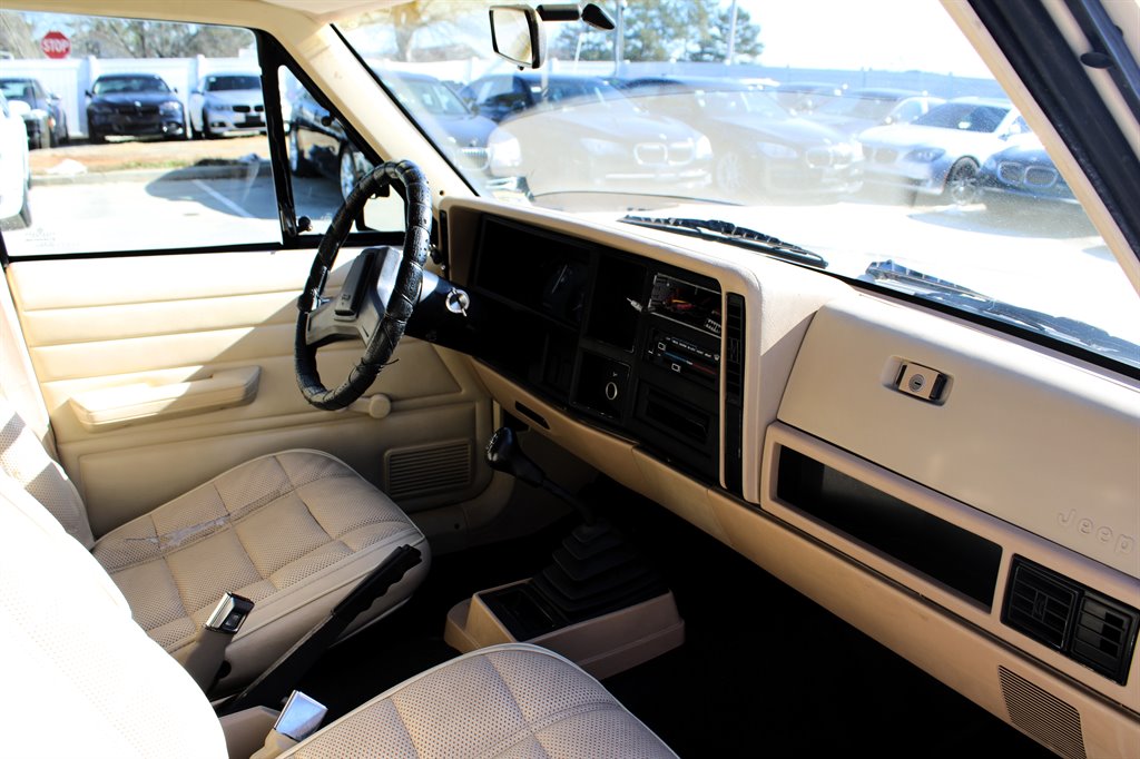 1989 Jeep Cherokee photo