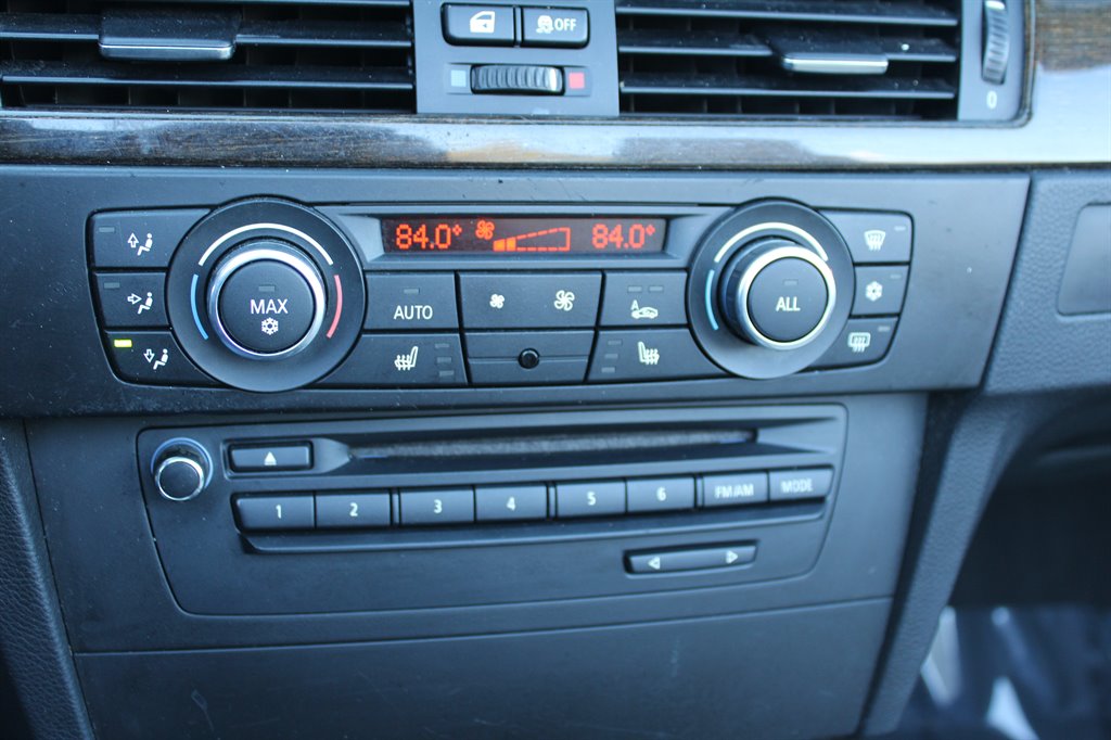 2011 BMW Legend 335i photo