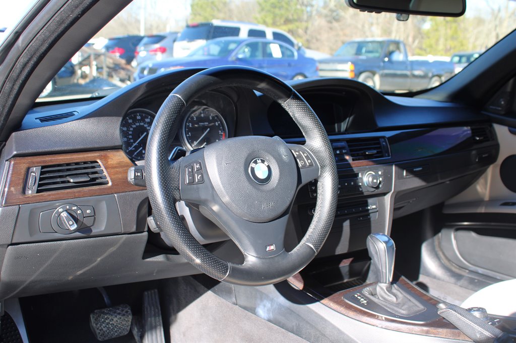2011 BMW Legend 335i photo
