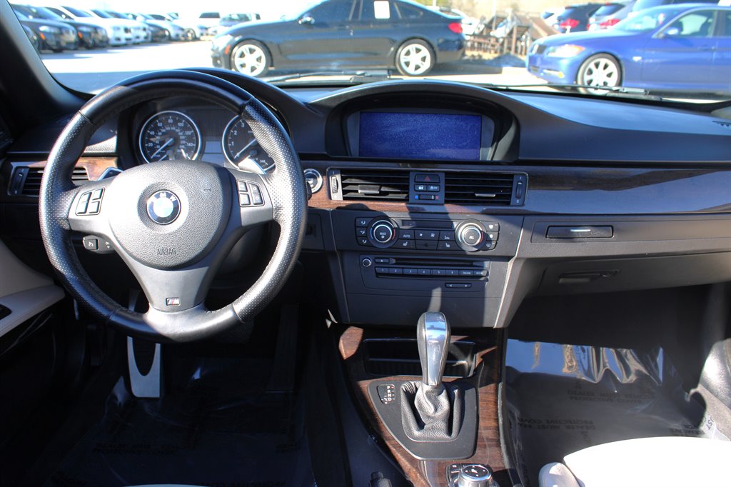 2011 BMW Legend 335i photo