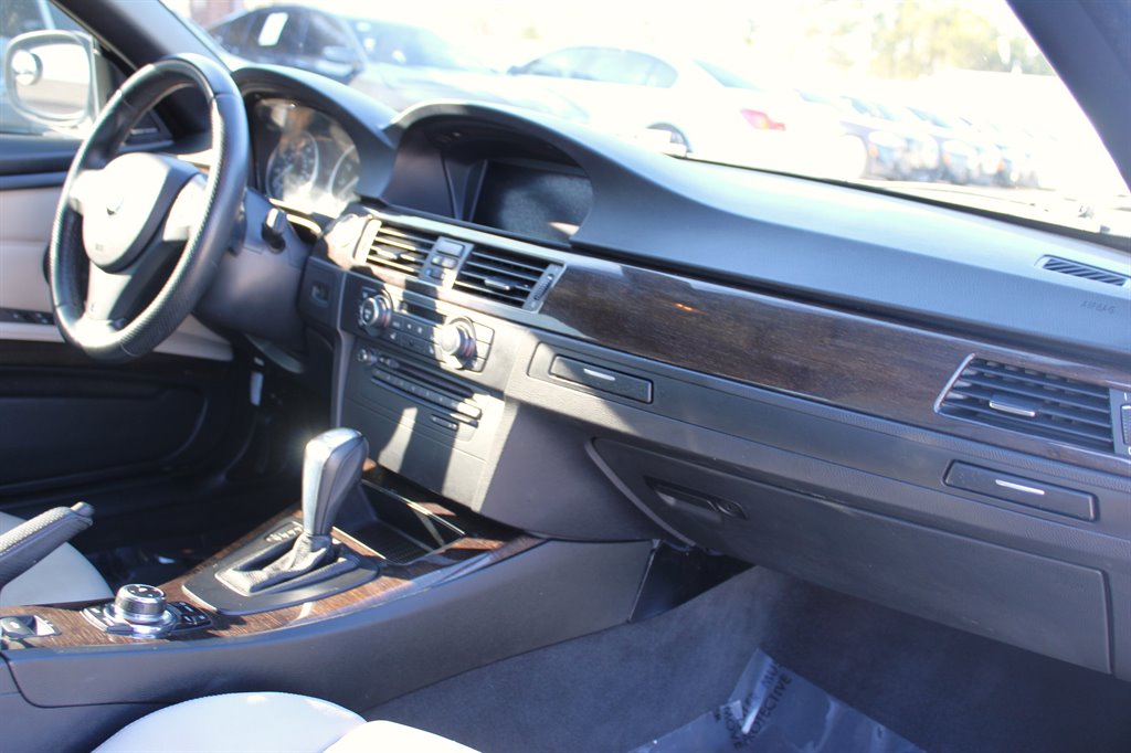 2011 BMW Legend 335i photo