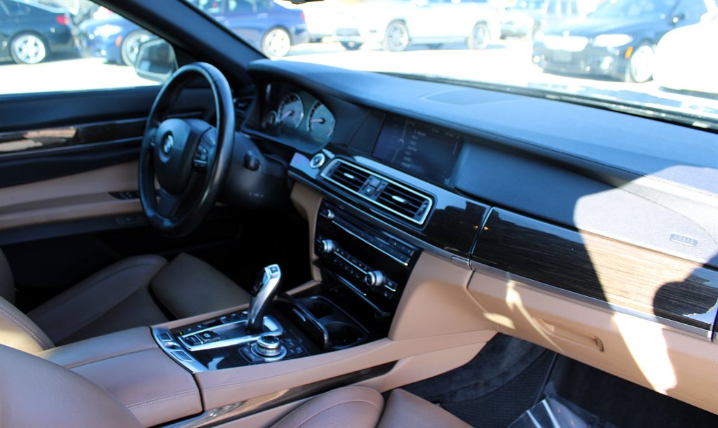 2010 BMW MDX 750i xDrive photo