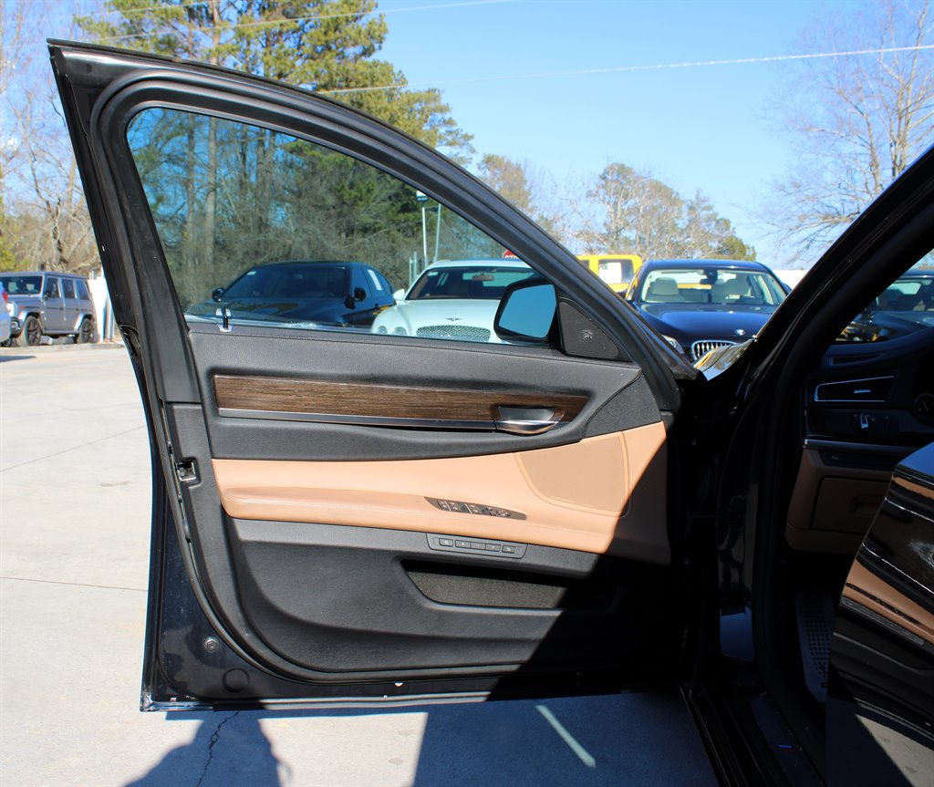 2010 BMW MDX 750i xDrive photo