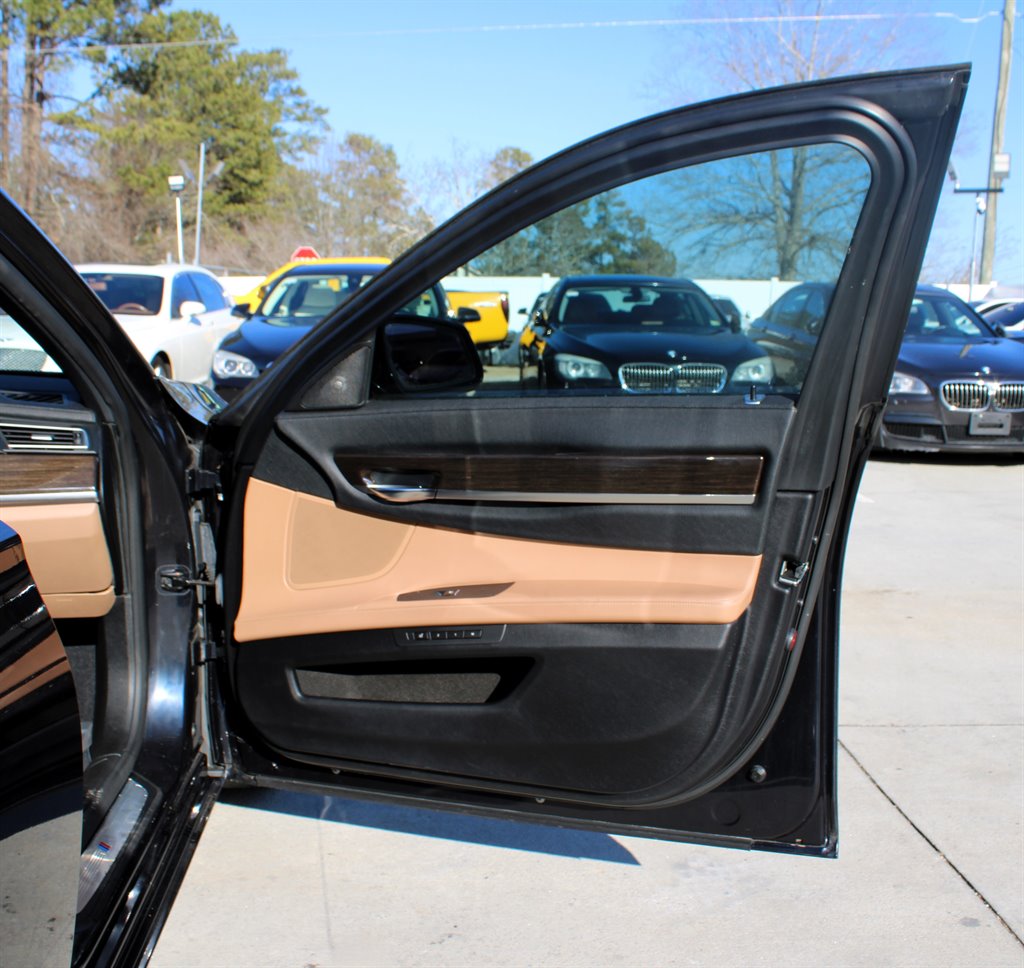 2010 BMW MDX 750i xDrive photo