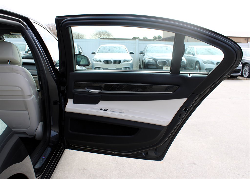2015 BMW 7-Series 750li photo