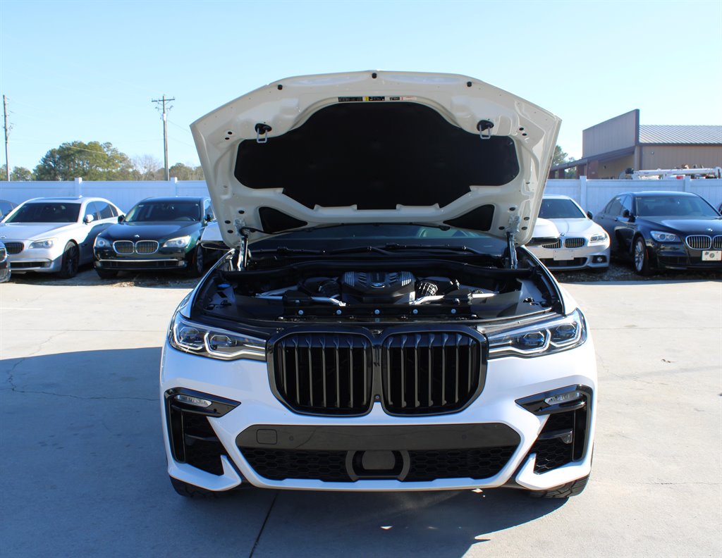 2020 BMW X7 M50i photo