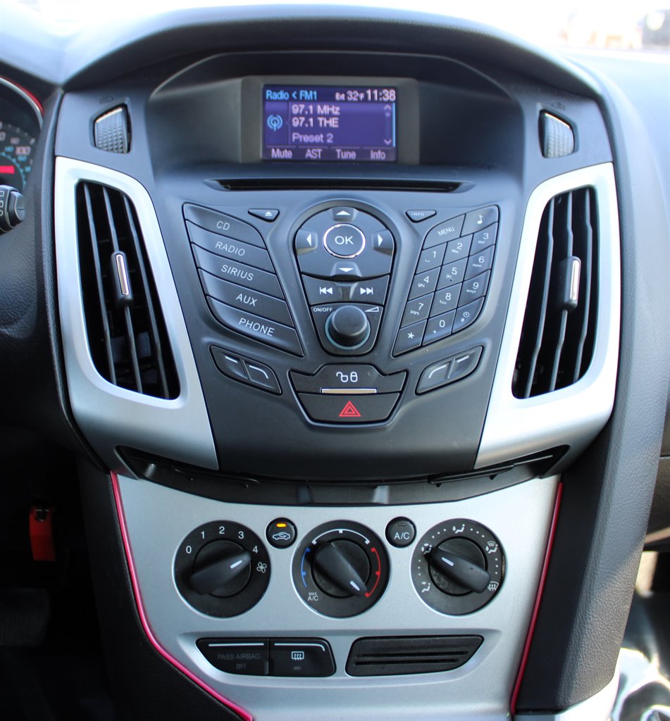 2012 Ford Focus SE photo