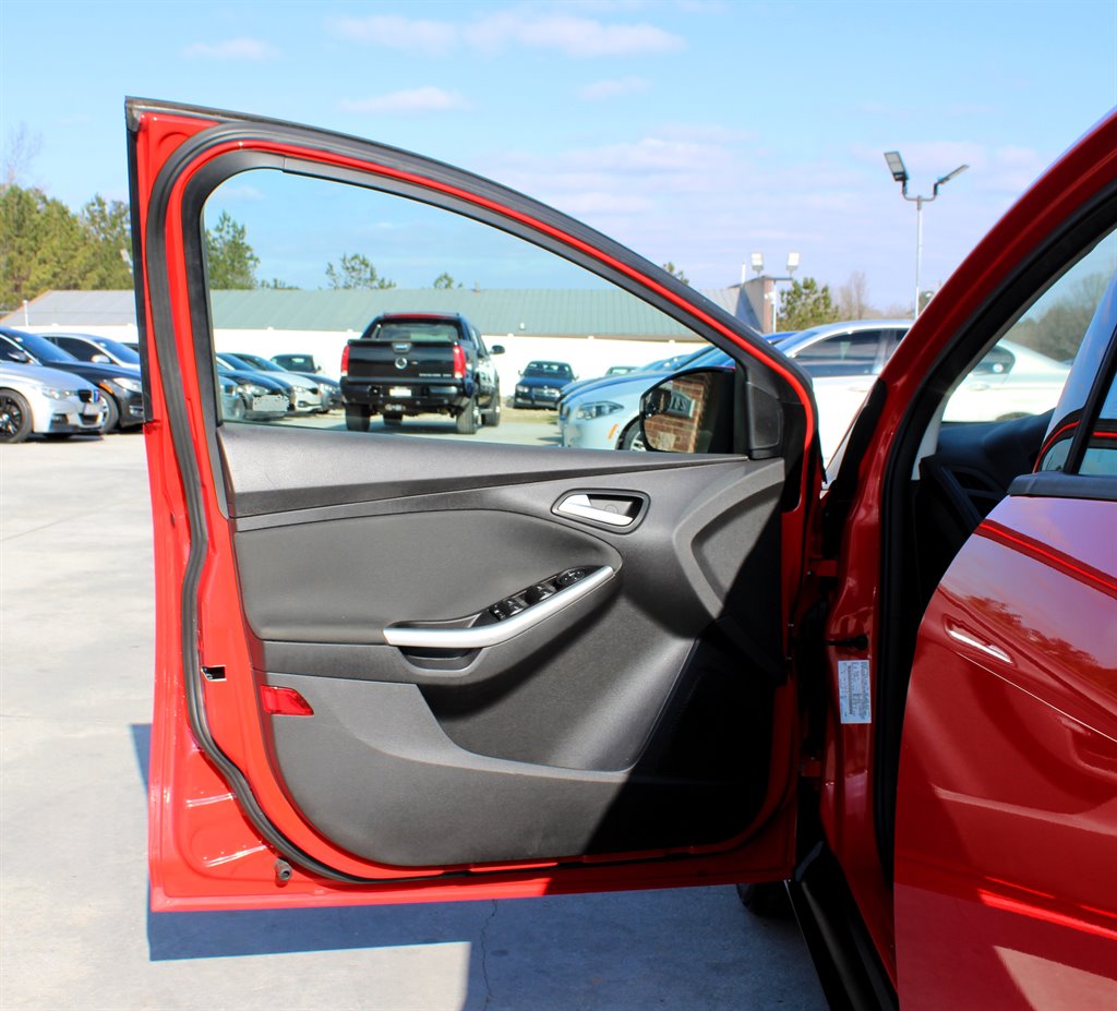 2012 Ford Focus SE photo