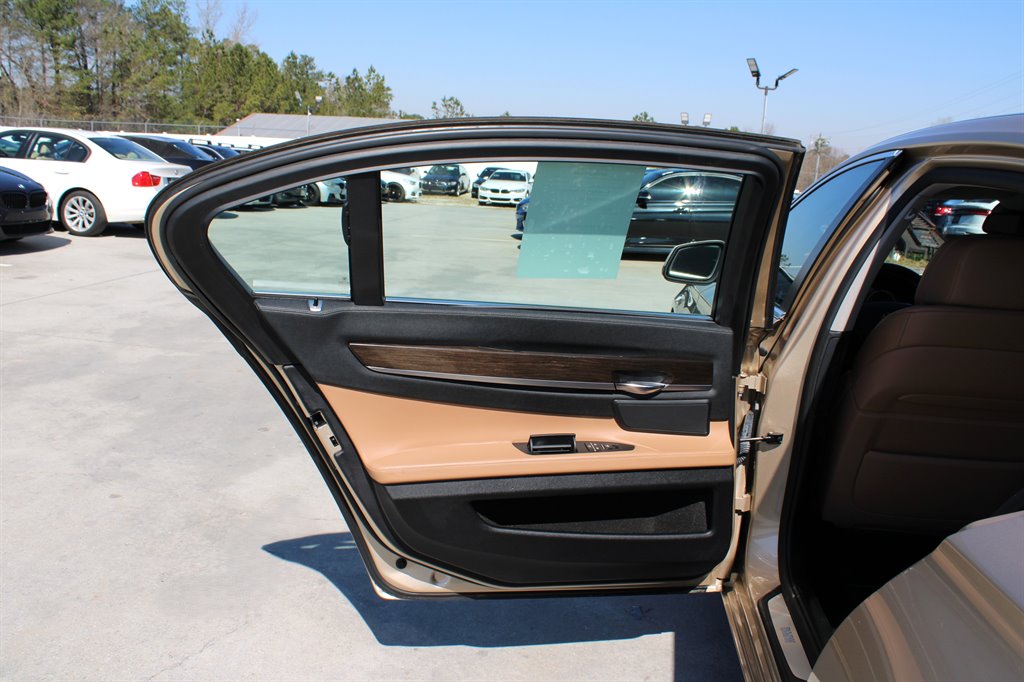 2009 BMW 7-Series 750Li photo