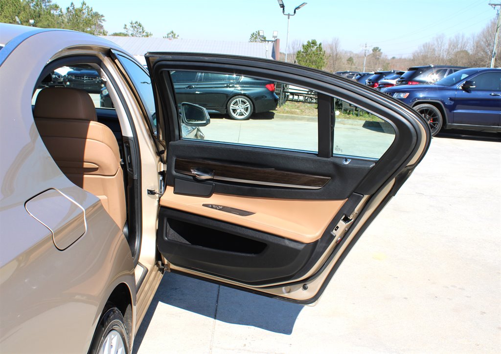 2009 BMW 7-Series 750Li photo