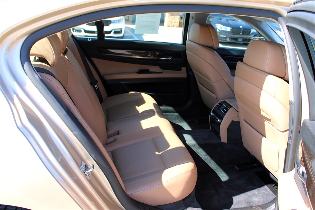 2009 BMW 7-Series 750Li photo