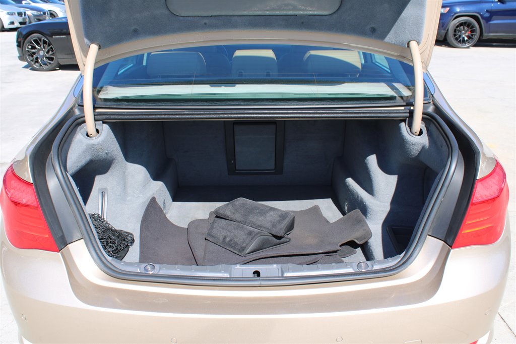 2009 BMW 7-Series 750Li photo