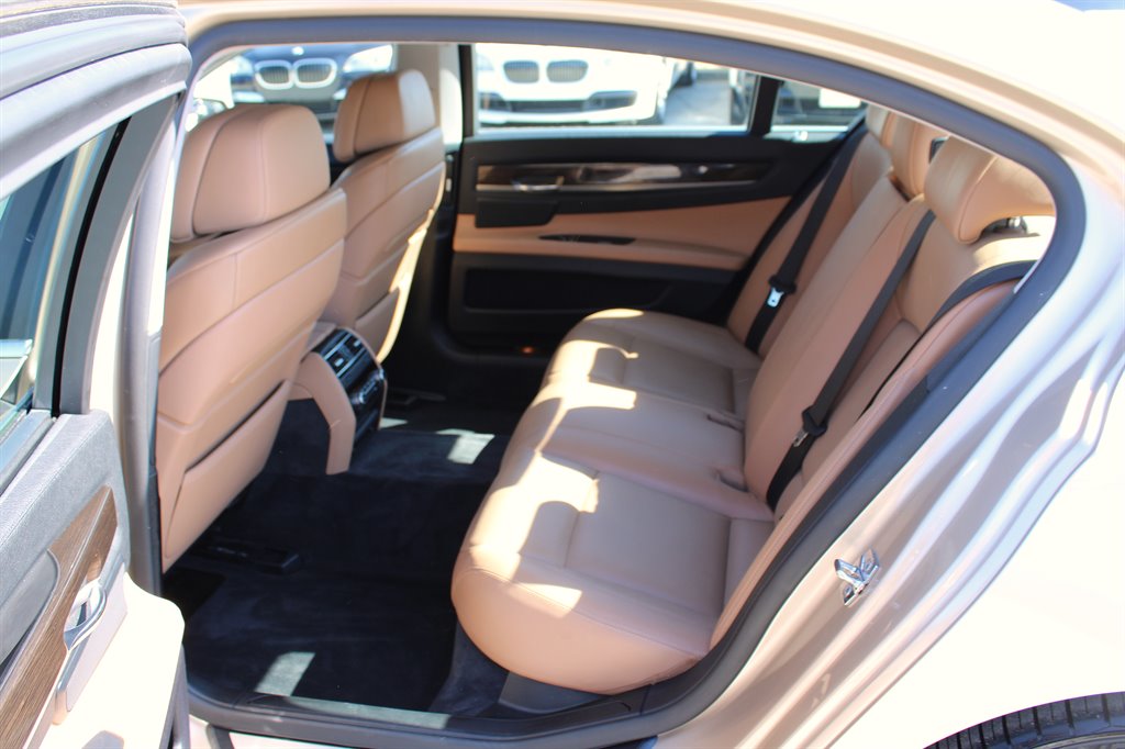 2009 BMW 7-Series 750Li photo
