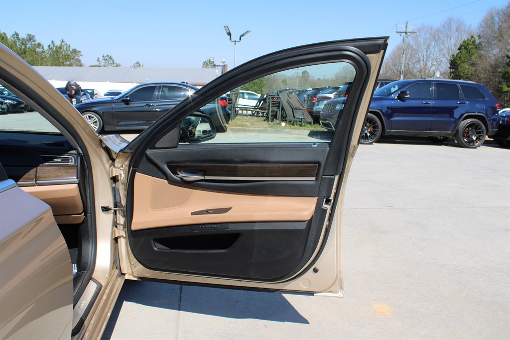 2009 BMW 7-Series 750Li photo