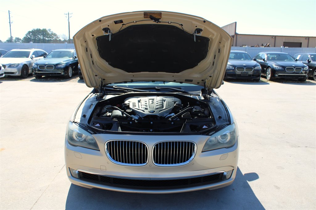 2009 BMW 7-Series 750Li photo
