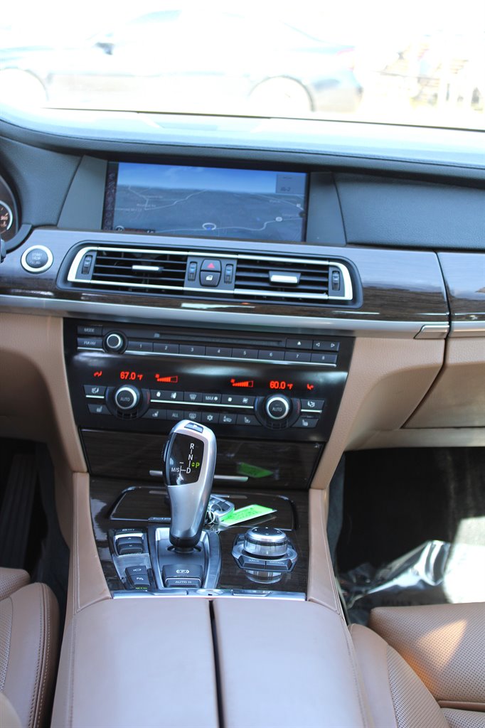 2009 BMW 7-Series 750Li photo