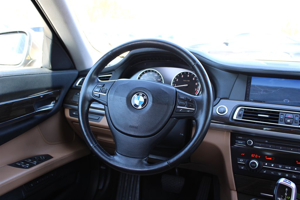 2009 BMW 7-Series 750Li photo