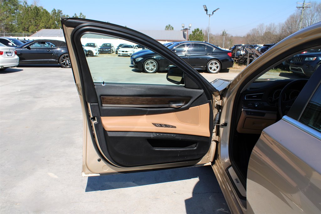 2009 BMW 7-Series 750Li photo