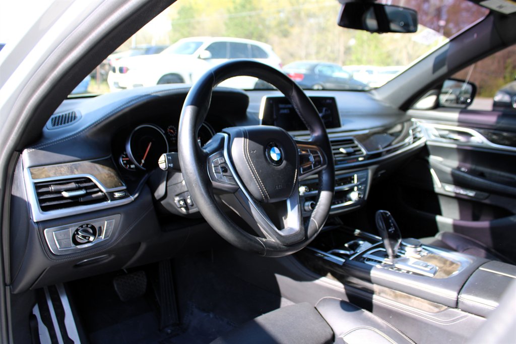 2016 BMW 7-Series 750xi photo