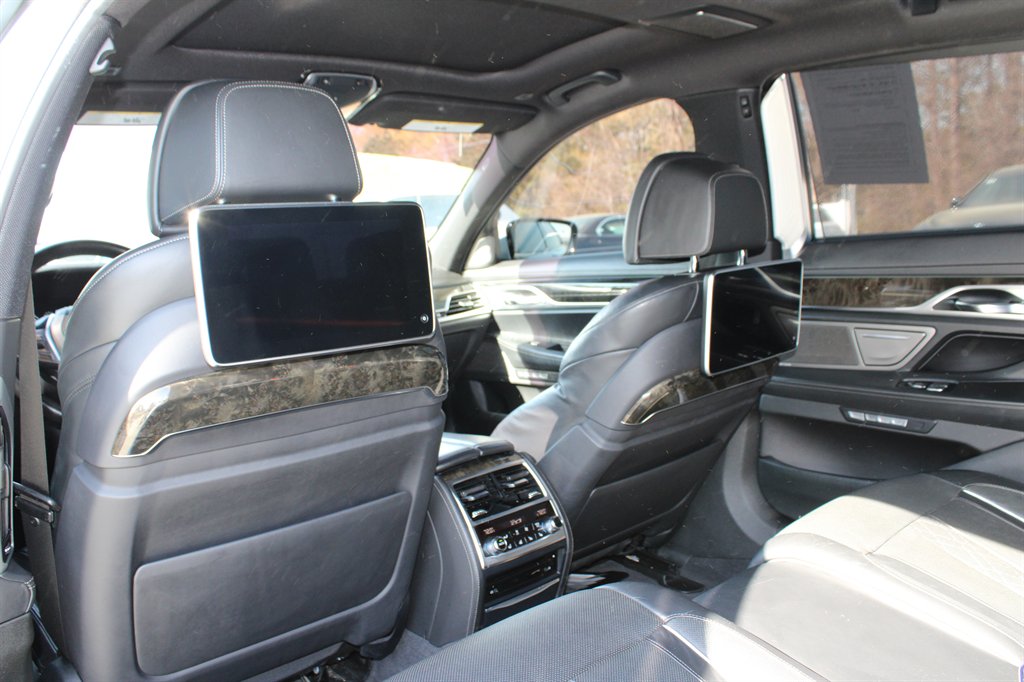 2016 BMW 7-Series 750xi photo