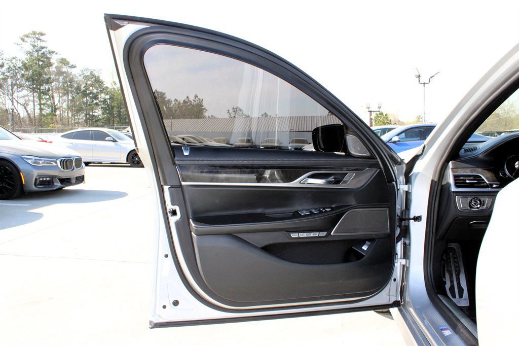 2016 BMW 7-Series 750xi photo