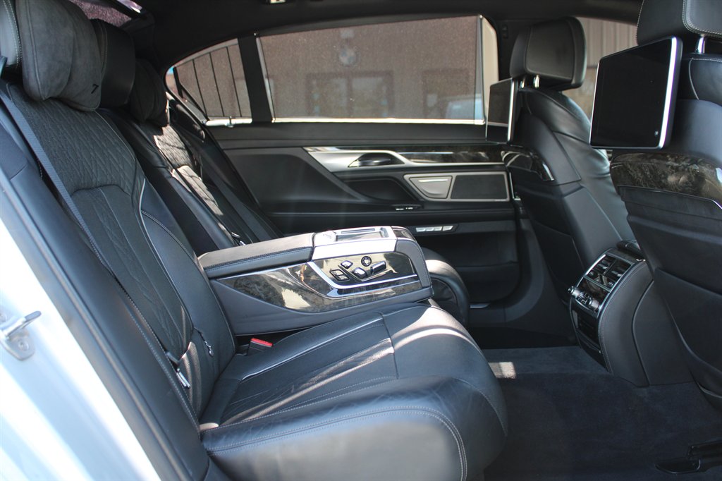 2016 BMW 7-Series 750xi photo