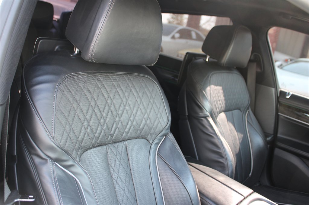 2016 BMW 7-Series 750xi photo