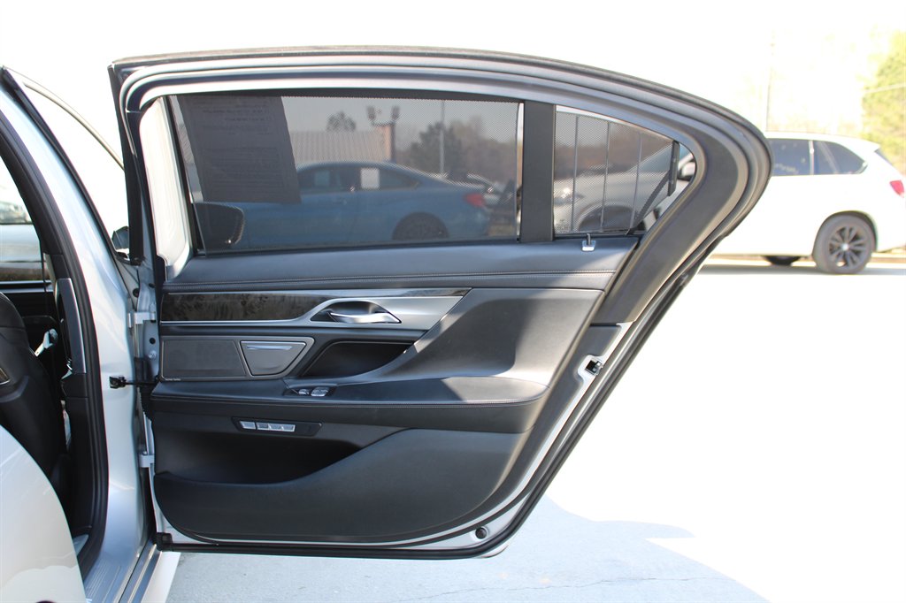 2016 BMW 7-Series 750xi photo