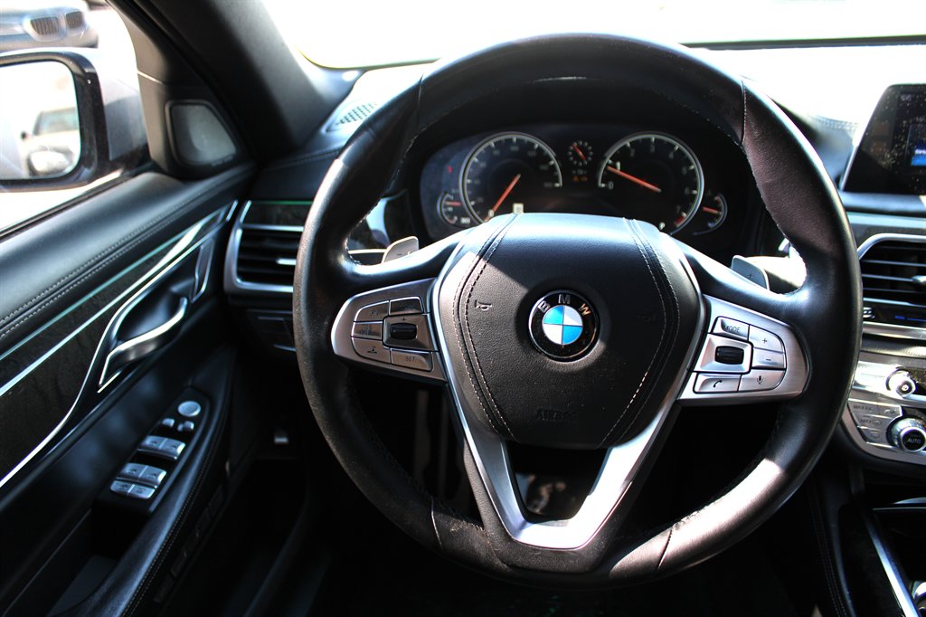 2016 BMW 7-Series 750xi photo