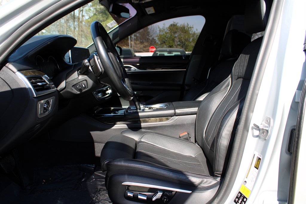 2016 BMW 7-Series 750xi photo