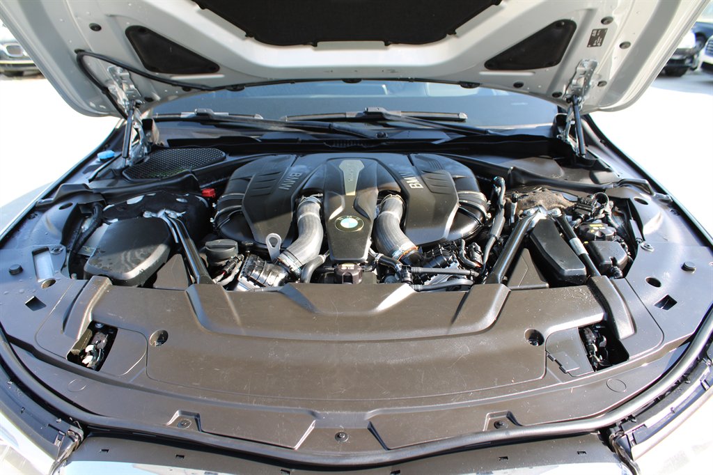 2016 BMW 7-Series 750xi photo