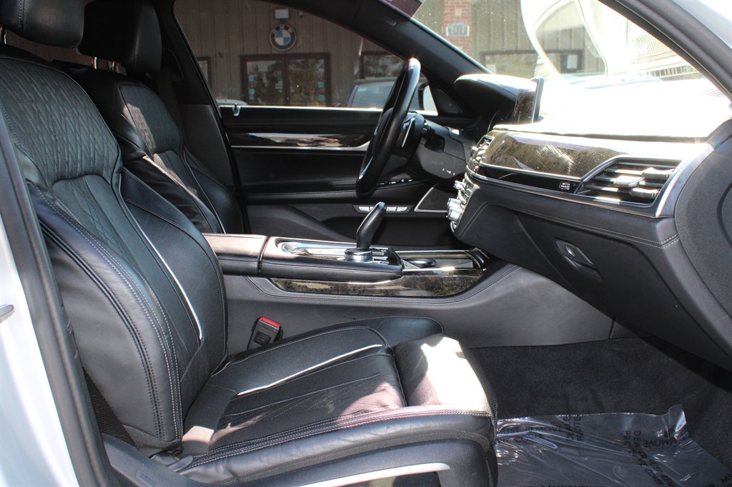 2016 BMW 7-Series 750xi photo