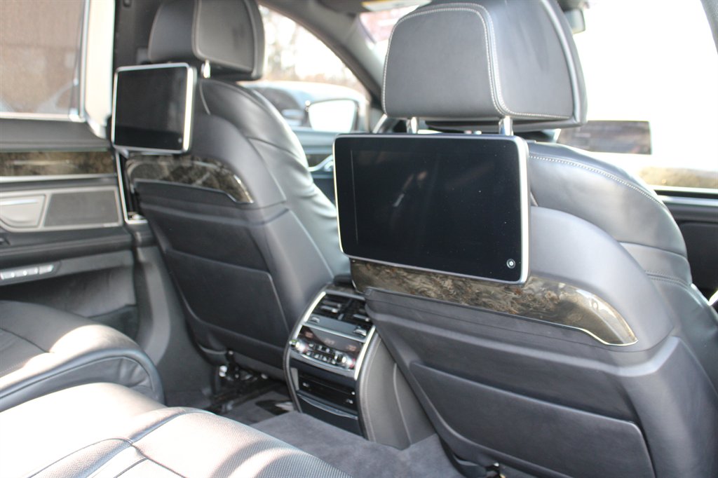 2016 BMW 7-Series 750xi photo