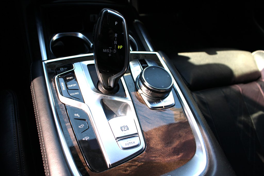2016 BMW 7-Series 750xi photo