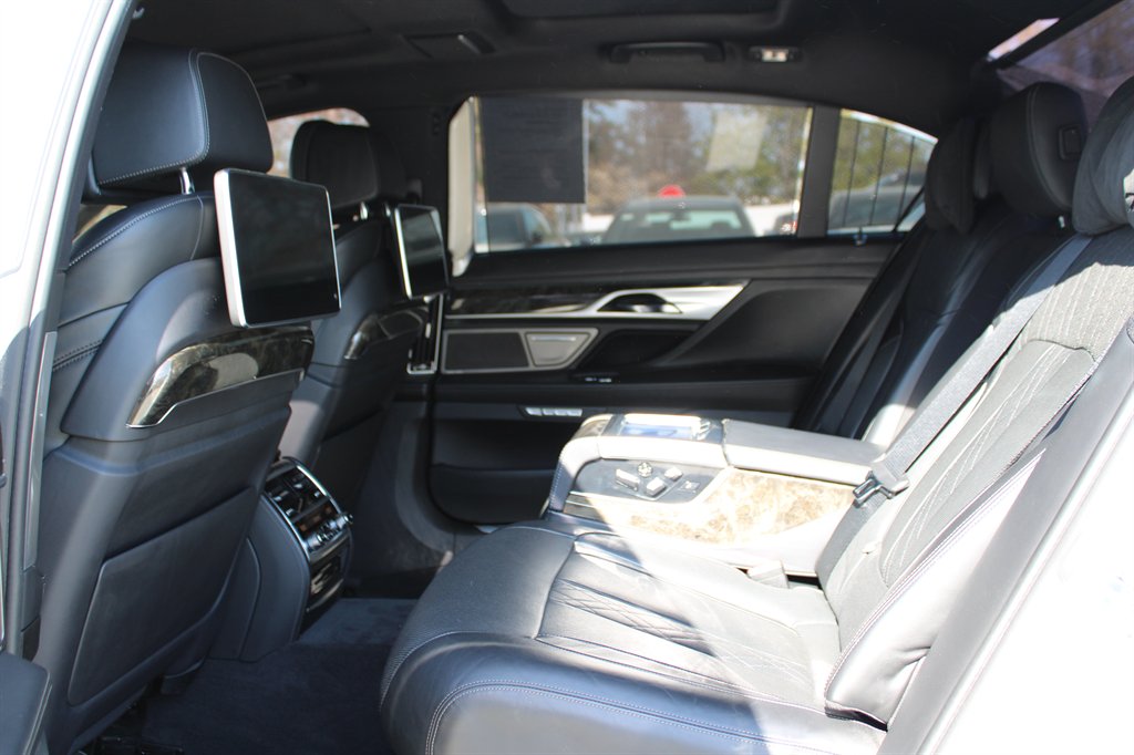 2016 BMW 7-Series 750xi photo