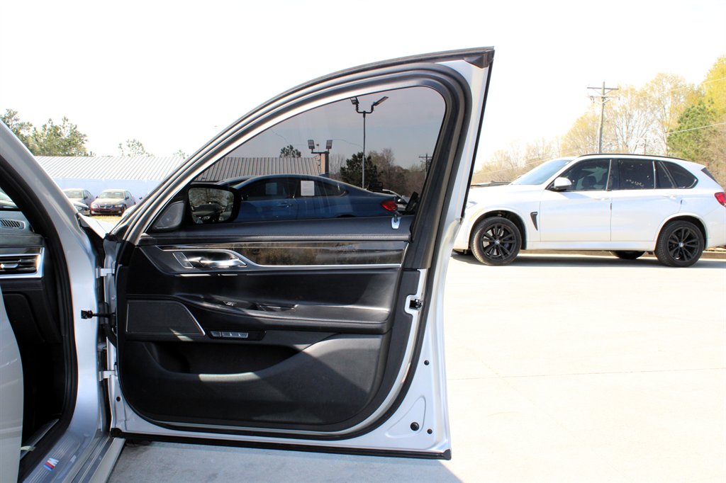 2016 BMW 7-Series 750xi photo