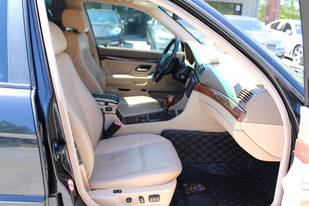 2001 BMW 7-Series 740iL photo