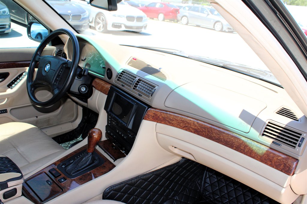 2001 BMW 7-Series 740iL photo
