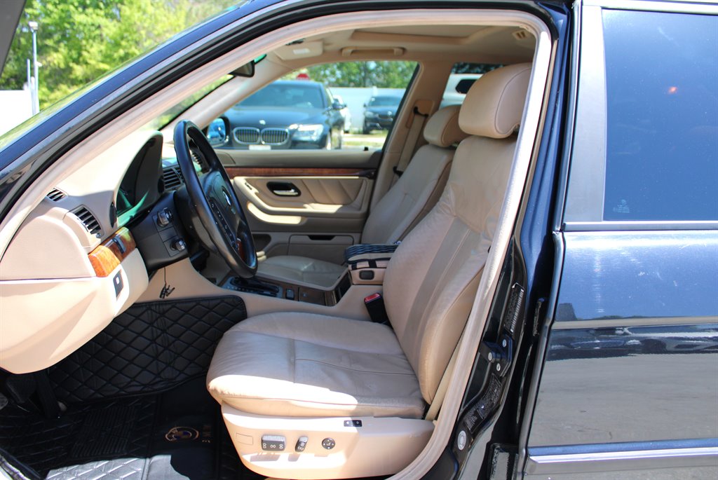 2001 BMW 7-Series 740iL photo