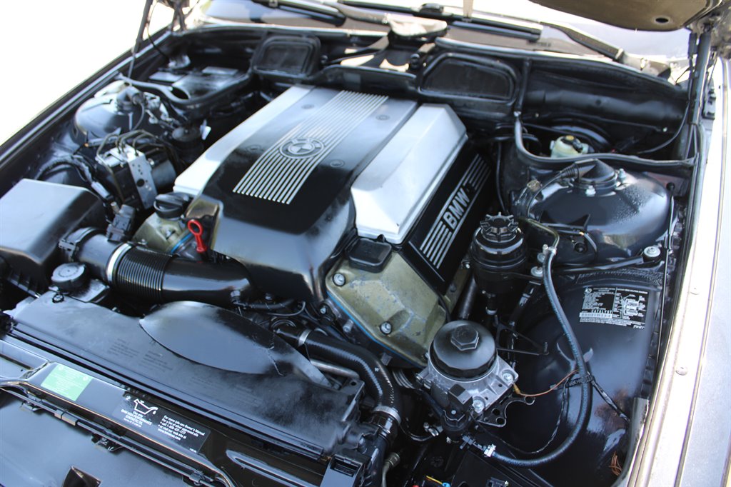 2001 BMW 7-Series 740iL photo