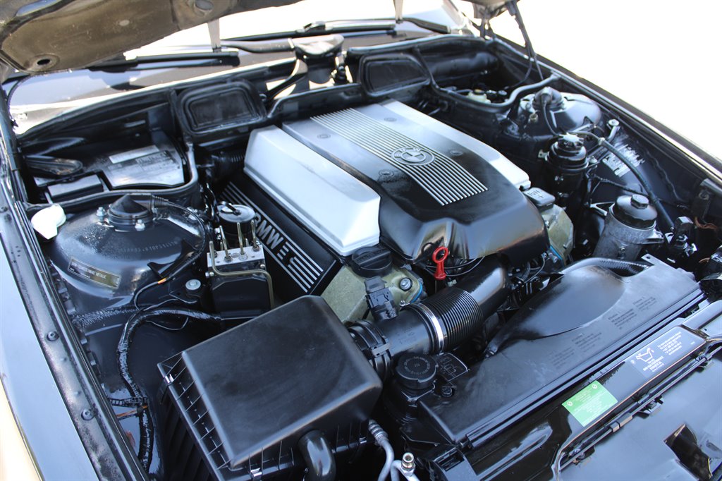 2001 BMW 7-Series 740iL photo