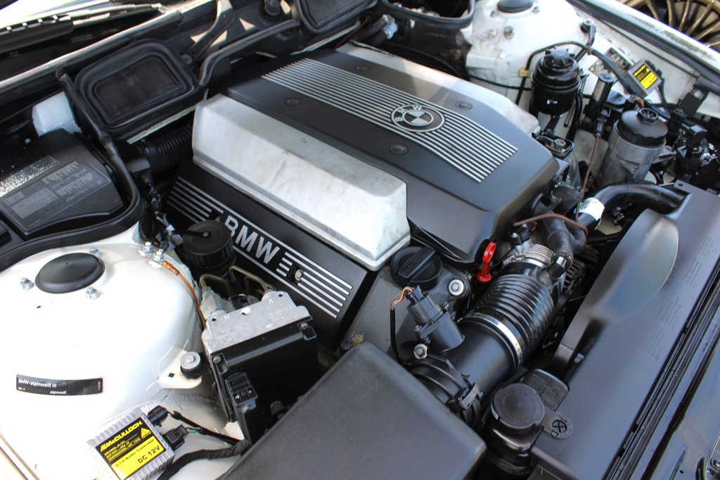 1998 BMW 7-Series 740iL photo