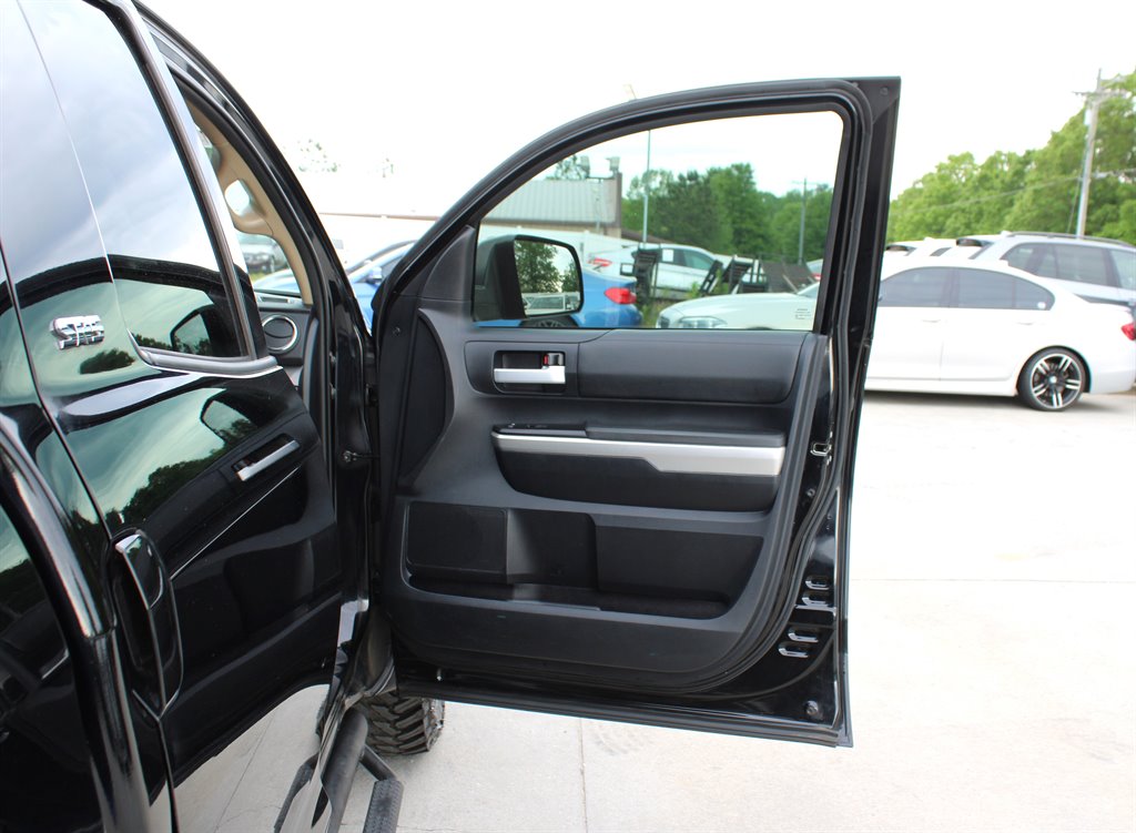 2014 Toyota Tundra SR5 photo