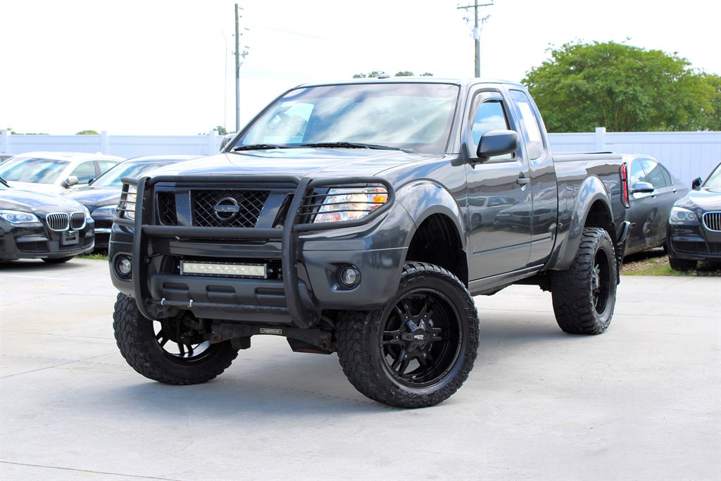 2013 Nissan Frontier SV V6 photo