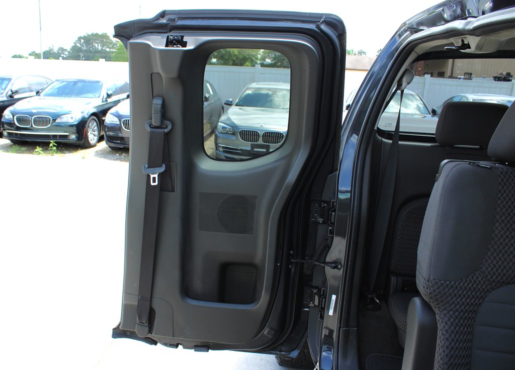 2013 Nissan Frontier SV V6 photo